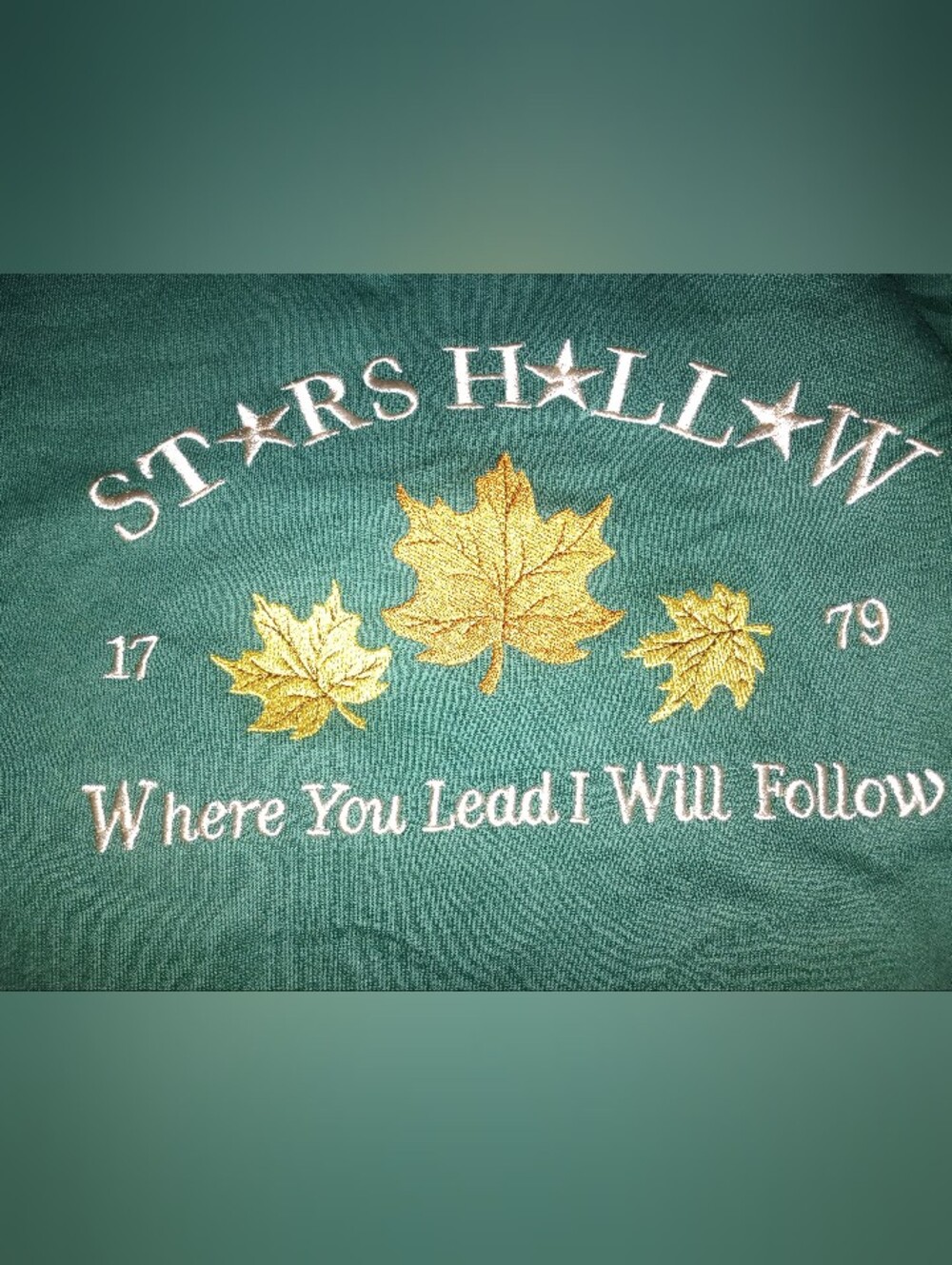 Gilmore Girls Stars Hollow Green Embroidered Graphic Sweatshirt Size Medium NWOT - Picture 6 of 9